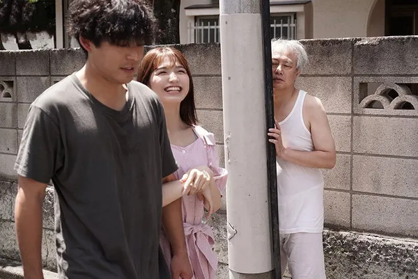 sex vu to đôi Cô vợ Người chồng trẻ chuyển đến nơi ở mới nào ngờ bị gã vô gia cư theo dõi